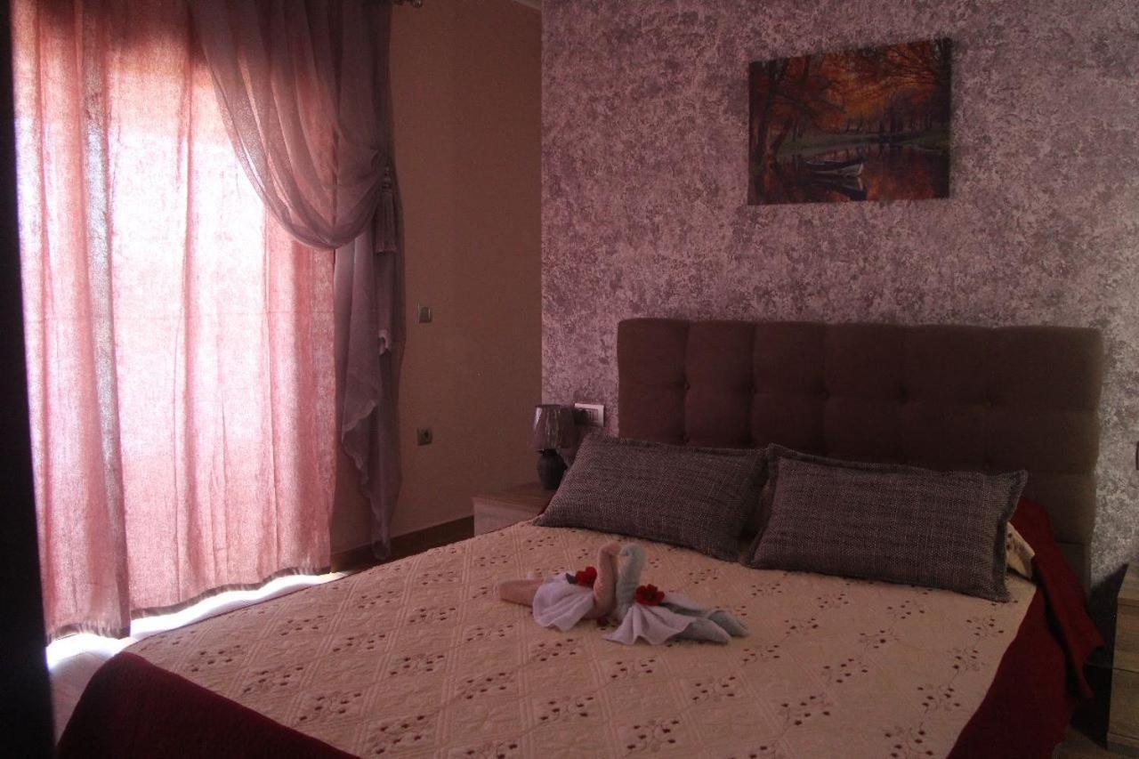 Valentina'S Luxe Apartment Мастіхарі Екстер'єр фото