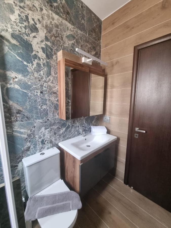 Valentina'S Luxe Apartment Мастіхарі Екстер'єр фото