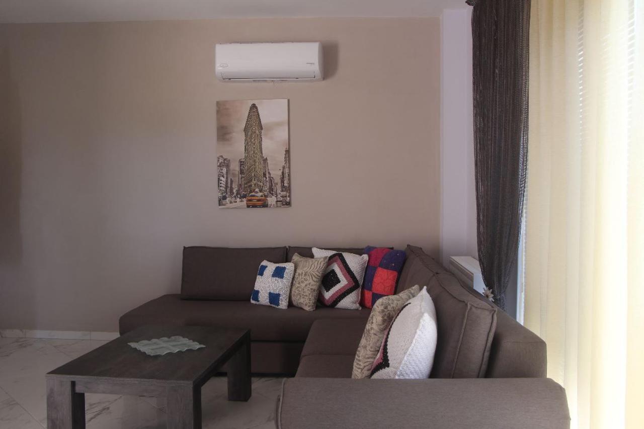 Valentina'S Luxe Apartment Мастіхарі Екстер'єр фото